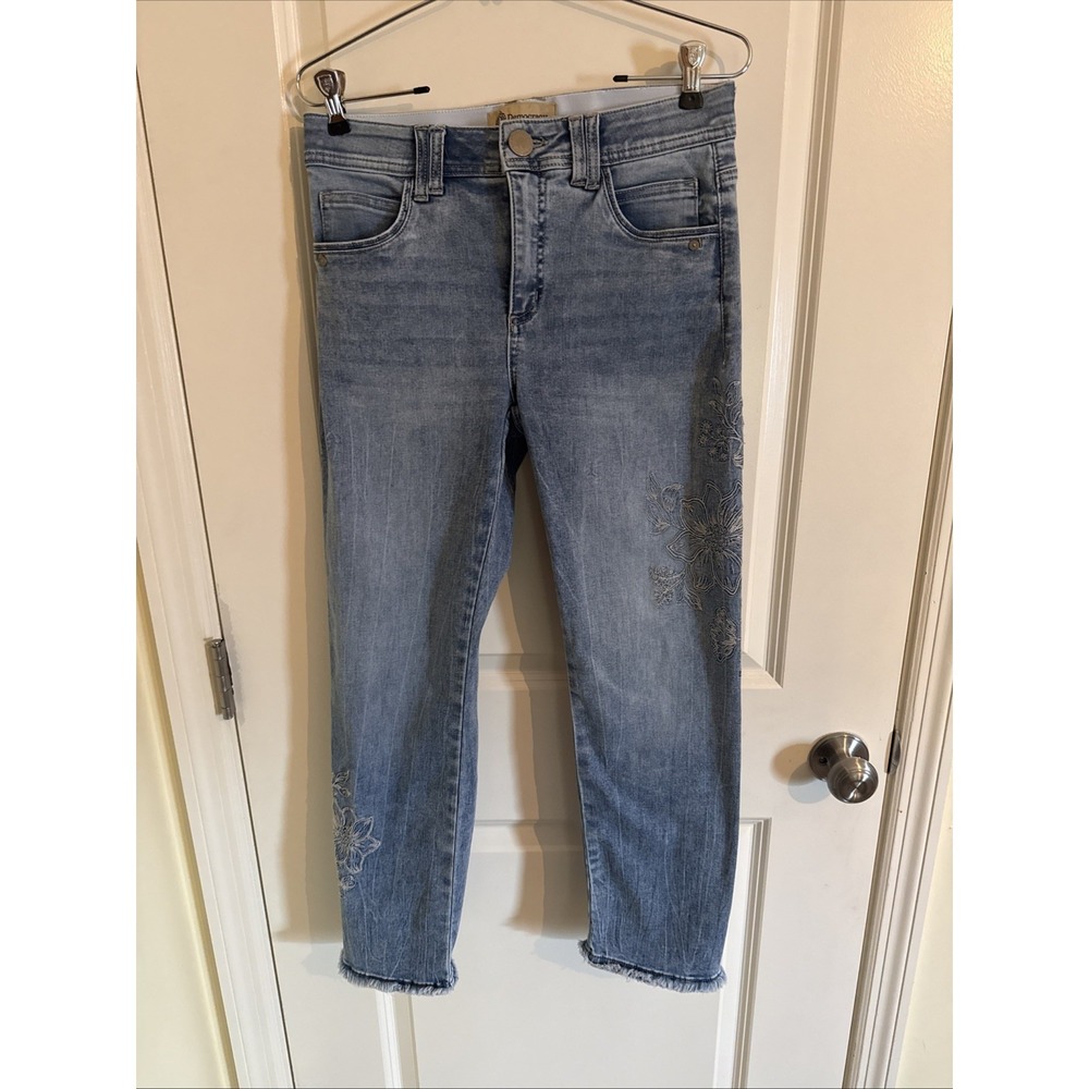 Democracy Woman's Cropped Ankle Jeans Size 4 Raw Hem Floral Embroidered